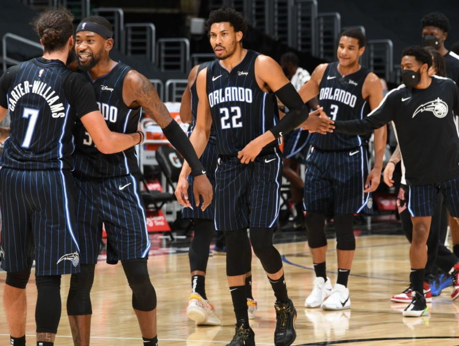 一个持重 一个持重