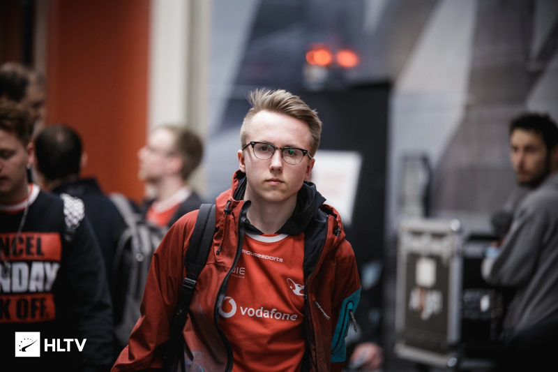 反手位小三 反手位小三